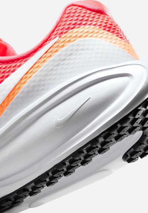 Nike - Nike Revolution 8