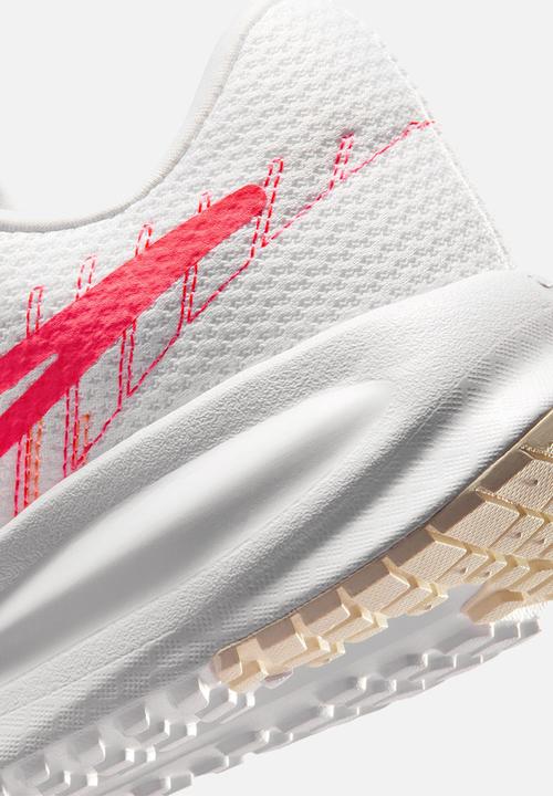 Nike - Nike Run Defy