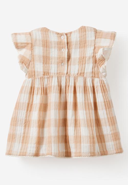 Cotton On - ORGANIC WOVEN FLUTTER SLEEVE DRESS - LATTE CREAM/GINGHAM