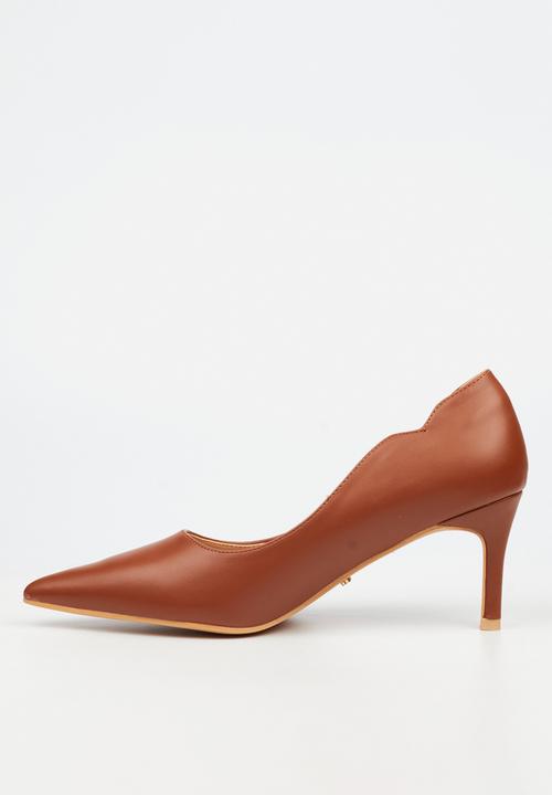Miss Black - Nola 6 scallow low heel - tan