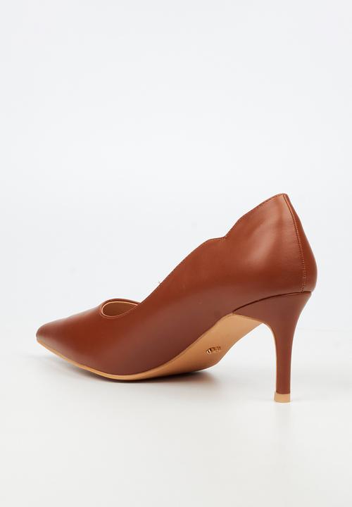 Miss Black - Nola 6 scallow low heel - tan