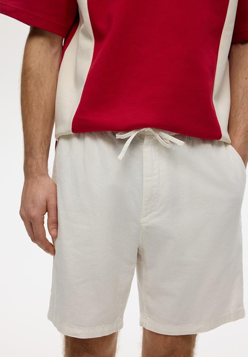 H&M - Regular fit linen-blend shorts - white