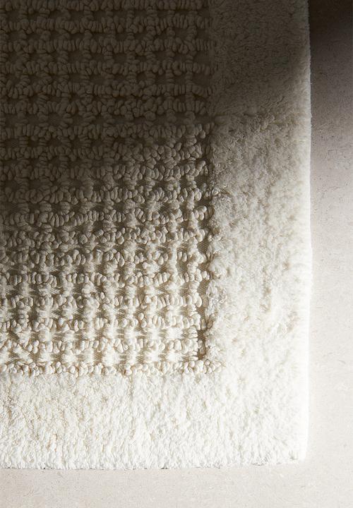 H&M - Tufted cotton bath mat - white