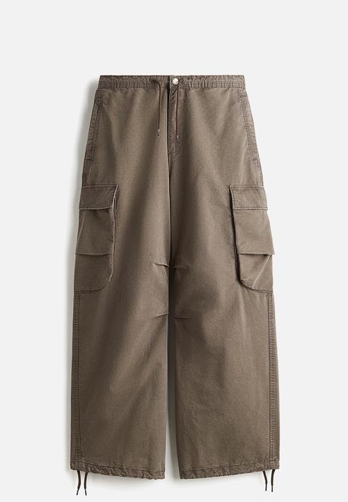 H&M - Loose fit washed cargo trousers - brown
