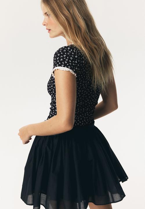 H&M - Lace-trimmed top - black/floral 