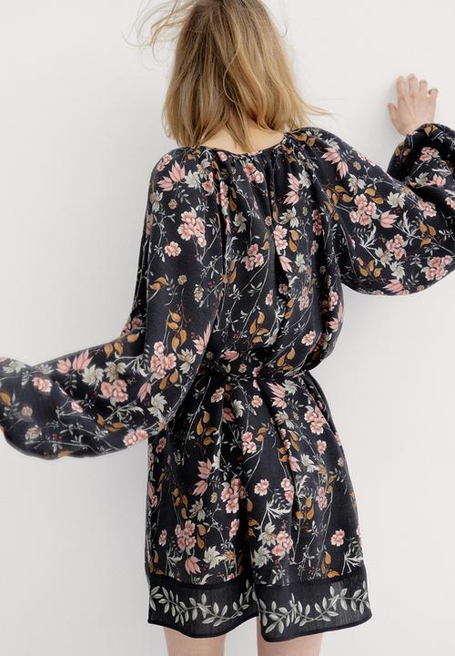 H&M - Oversized tie-belt dress - black floral 
