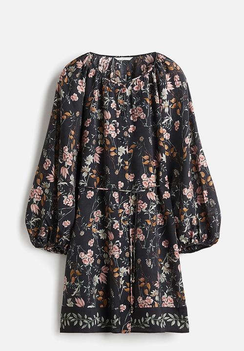 H&M - Oversized tie-belt dress - black floral 