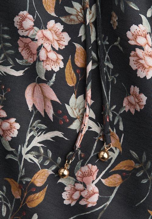 H&M - Oversized tie-belt dress - black floral 