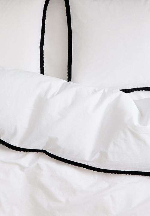H&M - Pleated double/king duvet cover set - white