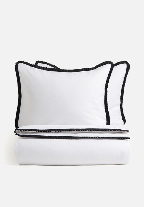 H&M - Pleated double/king duvet cover set - white