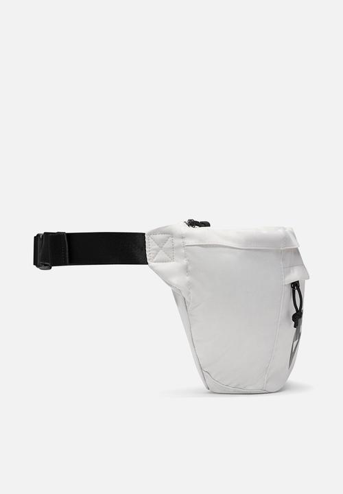 nike tech hip pack white and black