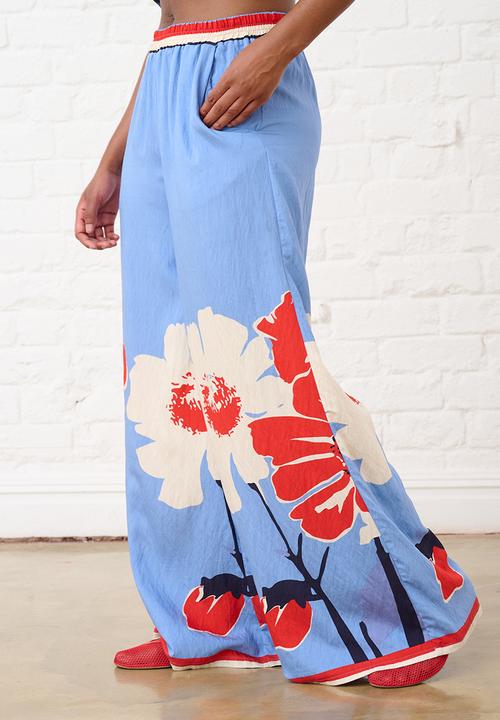 Me&B - Soft Printed Pants in Midnight Poppy - Blue