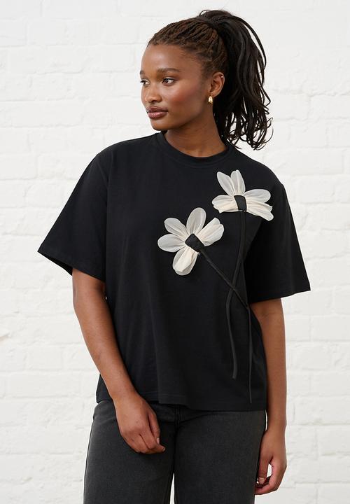 Me&B - Ultimate Tee with 3D Flowers - Black