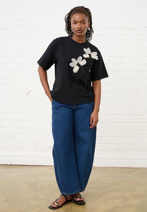 Me&B - Ultimate Tee with 3D Flowers - Black