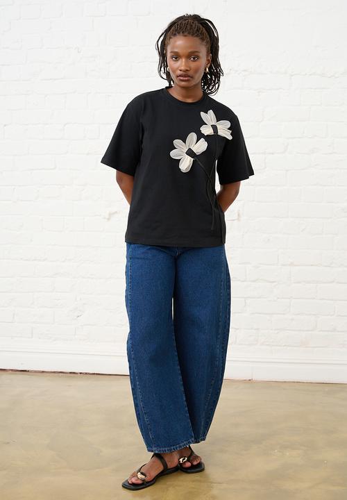 Me&B - Ultimate Tee with 3D Flowers - Black