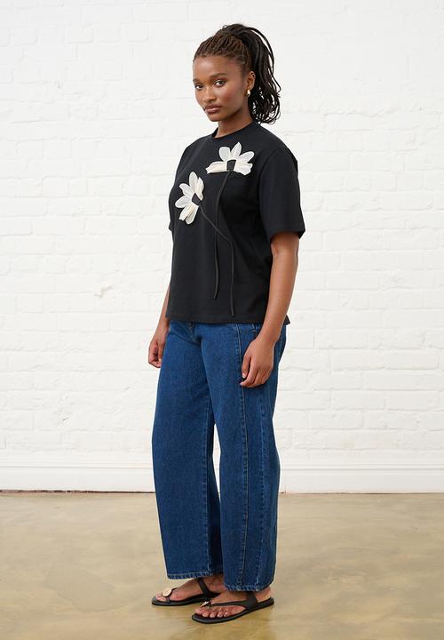Me&B - Ultimate Tee with 3D Flowers - Black