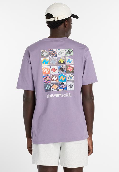 New Balance  - NB Athletics Celebrated Icons N Collage Tee - Purple
