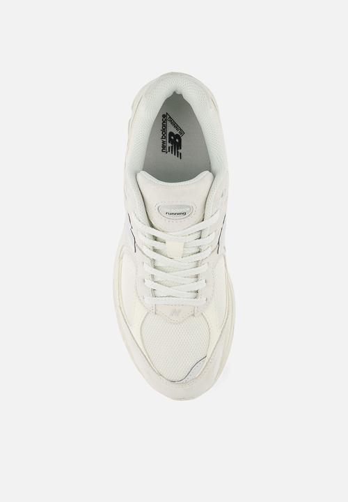 New Balance  - 2002R