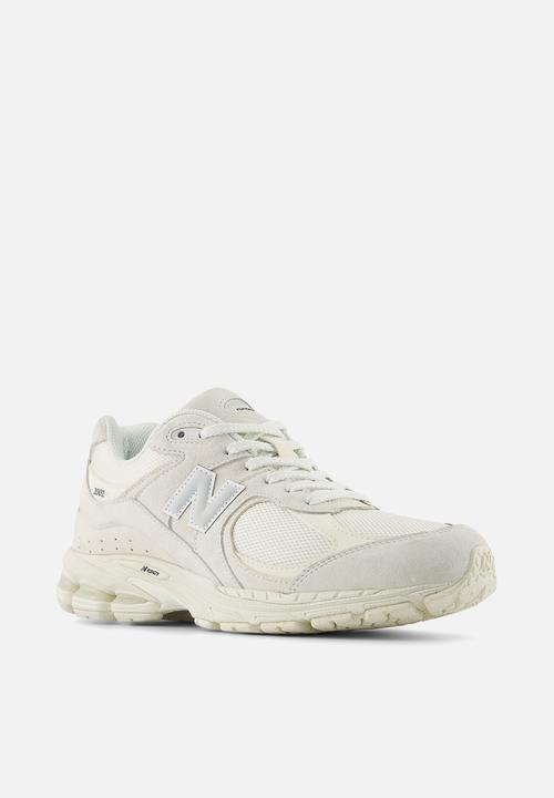 New Balance  - 2002R