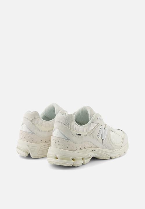 New Balance  - 2002R