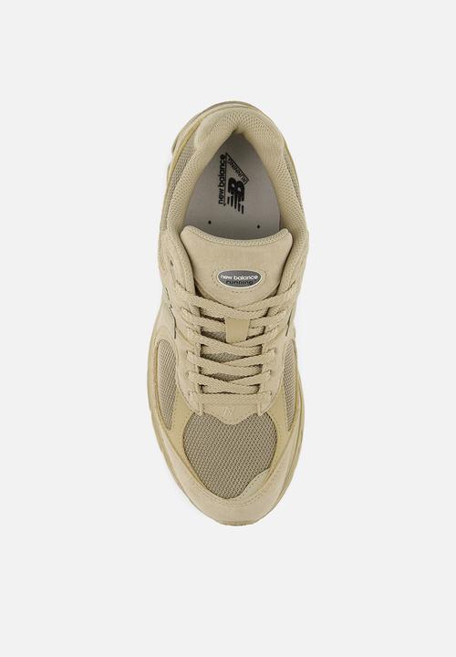 New Balance  - 2002R