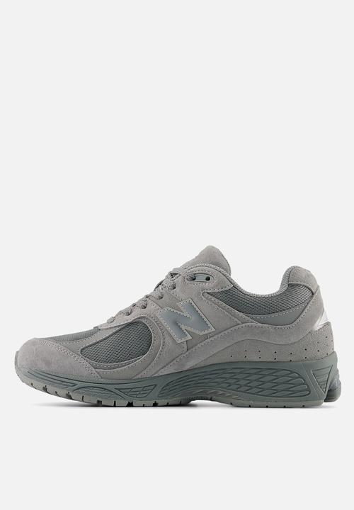 New Balance  - 2002R