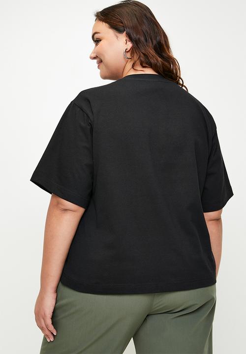 Me&B - Plus Ultimate Tee with 3D Flowers - Black