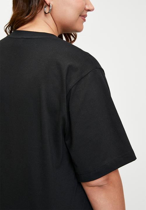 Me&B - Plus Ultimate Tee with 3D Flowers - Black