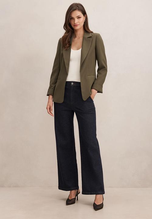 Forever New - Dylan boyfriend blazer in khaki