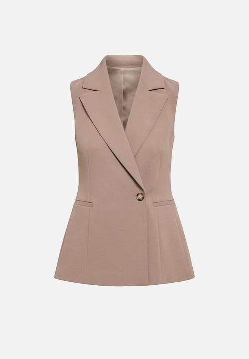 Forever New - Arden sleeveless blazer in light taupe suit