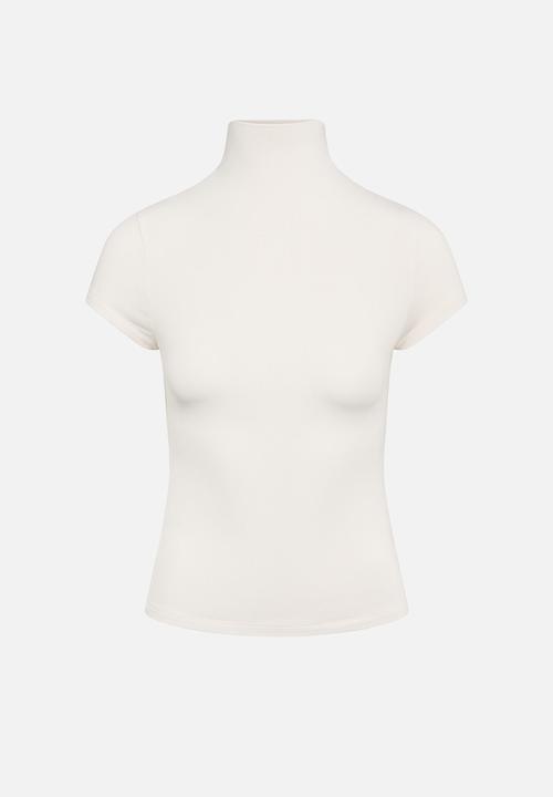Forever New - Ruby grown on neck baby T-shirt in porcelain