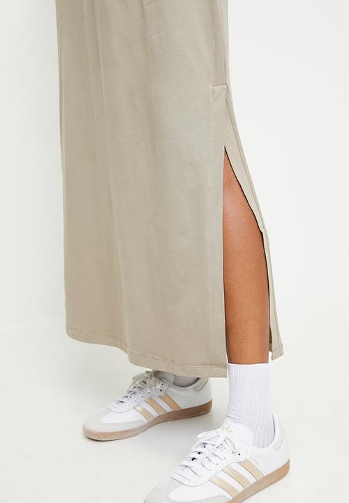 adidas Originals - Ess Dress W S26 - Wonder Cargo
