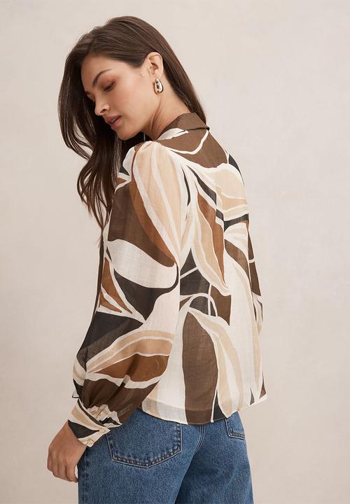 Forever New - Davina long sleeve blouse in devon abstract