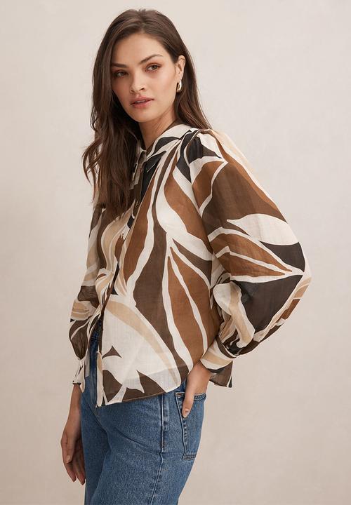 Forever New - Davina long sleeve blouse in devon abstract
