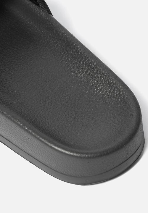 S.P.C.C - Dermott Slider   - Carbon