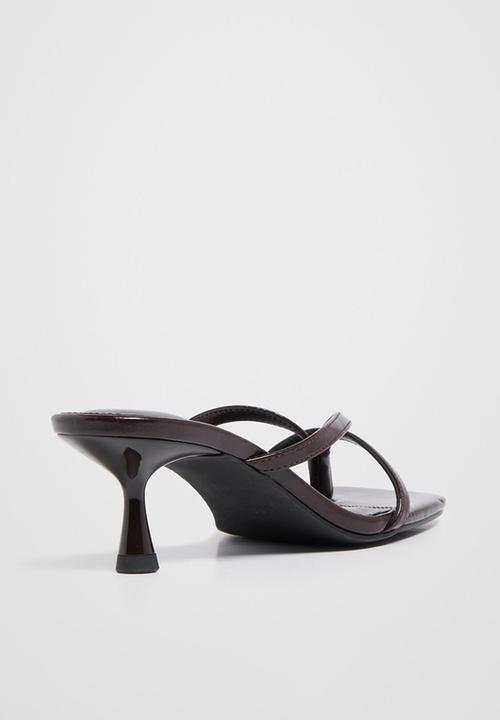 Forever New - Tammy toe thong heeled sandal in chocolate brown