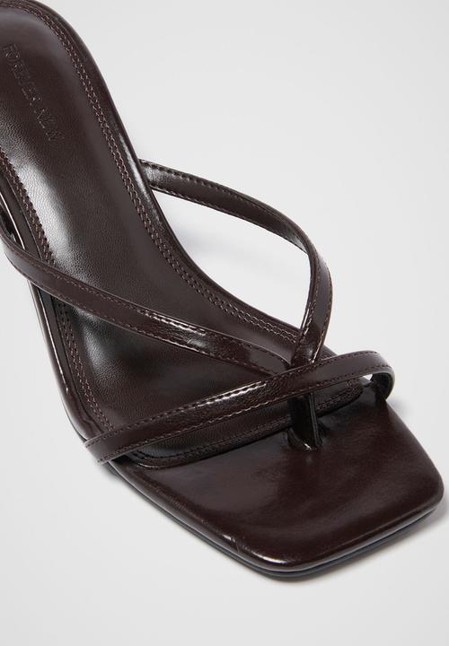 Forever New - Tammy toe thong heeled sandal in chocolate brown