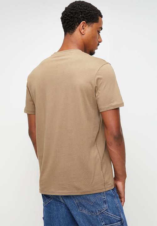 GUESS - Cn Ss Triangle Logo Tee - Elk Brown