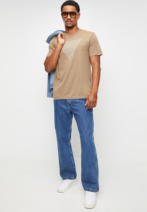 GUESS - Cn Ss Triangle Logo Tee - Elk Brown