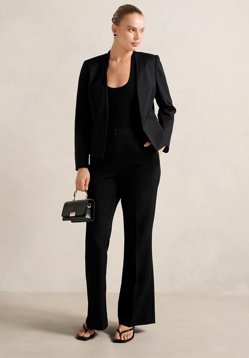Forever New - Farrah fitted blazer in black