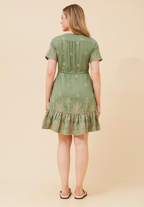 MANDI - S/S V-Neck Embroidered Midi Dress With Waist Tie - Green