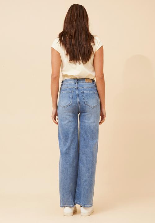 MANDI - Mid Waist Straight Leg Denim With Heart Front Pockets - Blue