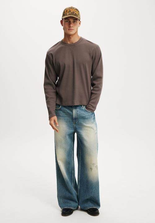 Cotton On - Cropped Fit Textured Long Sleeve - Washed Chocolate Waffle