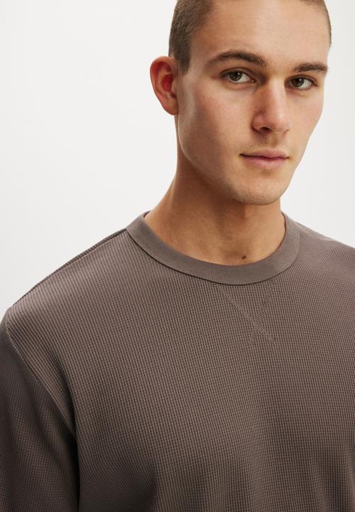 Cotton On - Cropped Fit Textured Long Sleeve - Washed Chocolate Waffle
