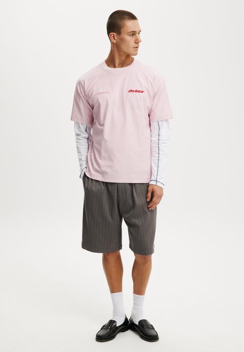 Cotton On - Box fit graphic T-shirt - centre studios / corsage pink