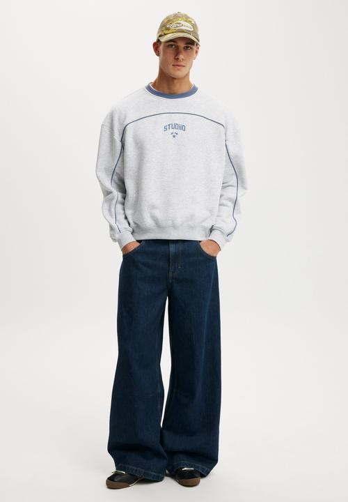 Cotton On - Box Fit Graphic Crew Sweater - Grey Marle/Panel