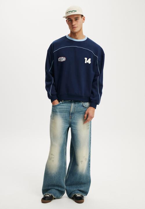 Cotton On - Box Fit Graphic Crew Sweater - Indigo/Panel