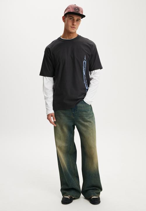 Cotton On - Box fit graphic t-shirt - vertical / washed black