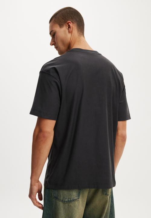 Cotton On - Box fit graphic t-shirt - vertical / washed black