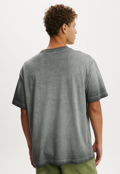 Cotton On - Box fit graphic t-shirt - curve star / washed black